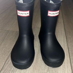 Toddler navy blue hunter boots. Size 7c.